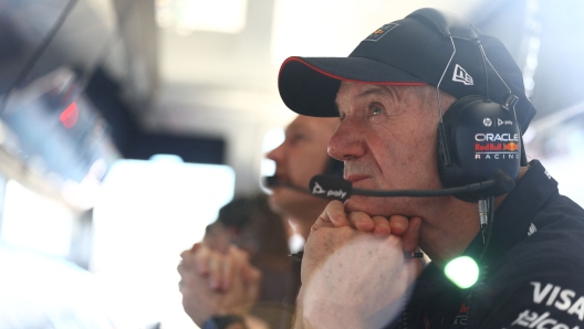 MIAMI, FLORIDA - MAY 04: Adrian Newey, the Chief Technical Officer of Oracle Red Bull Racing looks on from the pitwall during qualifying ahead of the F1 Grand Prix of Miami at Miami International Autodrome on May 04, 2024 in Miami, Florida.   Mark Thompson/Getty Images/AFP (Photo by Mark Thompson / GETTY IMAGES NORTH AMERICA / Getty Images via AFP)