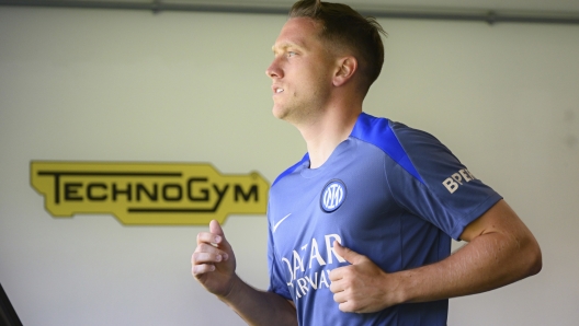 COMO, ITALY - JULY 18: Piotr Zielinski of FC Internazionale in action during the FC Internazionale training session at BPER Training Centre at Appiano Gentile on July 18, 2024 in Como, Italy. (Photo by Mattia Pistoia - Inter/Inter via Getty Images)