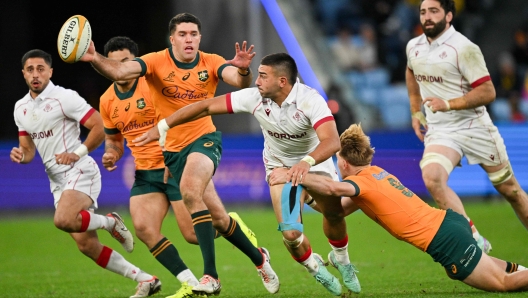 Georgia's Davit Niniashvili (3rd R) is tackled by Australia's Tate McDermott (2nd R) during the rugby union Test match between Australia and Georgia at Allianz Stadium in Sydney on July 20, 2024. (Photo by Izhar KHAN / AFP) / -- IMAGE RESTRICTED TO EDITORIAL USE - STRICTLY NO COMMERCIAL USE --