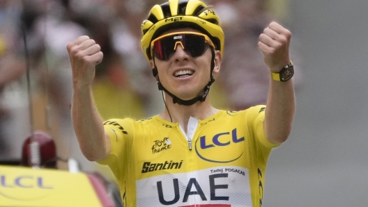 Stage winner Slovenia's Tadej Pogacar, wearing the overall leader's yellow jersey, celebrates as he crosses the finish line of the nineteenth stage of the Tour de France cycling race over 144.6 kilometers (89.9 miles) with start in Embrun and finish in Isola 2000, France, Friday, July 19, 2024. (AP Photo/Jerome Delay)    Associated Press / LaPresse Only italy and Spain