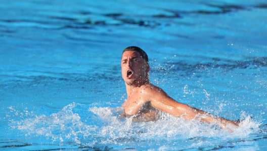 epa11404536 Giorgio Minisini of Italy competes in the Men's Solo Technical final of artistic swimming at the European Aquatics Championships Belgrade 2024, in Belgrade, Serbia, 11 June 2024.  EPA/ANDREJ CUKIC