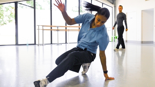 epa11483169 B-Girl Carlota Dudek, a member of the French 'Breaking' Olympic team, during training ahead of the Paris 2024 Olympic Games, in Villenave d'Ornon, southwestern France, 13 June 2024 (issued 17 July 2024). 'Breaking', a style of urban dance rooted in hip-hop culture that originated in the USA in the 1970s, is making its debut as a new sport at the Paris 2024 Olympic Games on 09 and 10 August. The breaking competition will feature two events, one for men and one for women, with 16 B-Boys and 16 B-Girls facing off in solo battles.  EPA/CAROLINE BLUMBERG