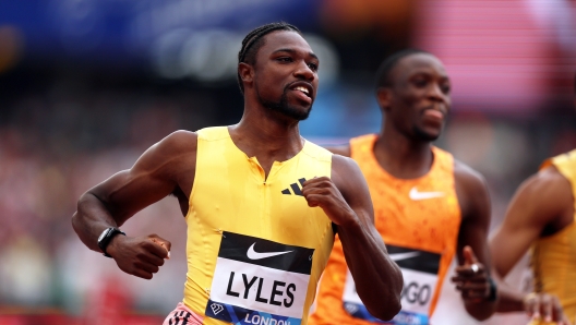 LONDON, ENGLAND - JULY 20: Noah Lyles of the United States celebrates winning the mens 100m final during the London Athletics Meet, part of the 2024 Diamond League at London Stadium on July 20, 2024 in London, England. (Photo by Ben Hoskins/Getty Images)