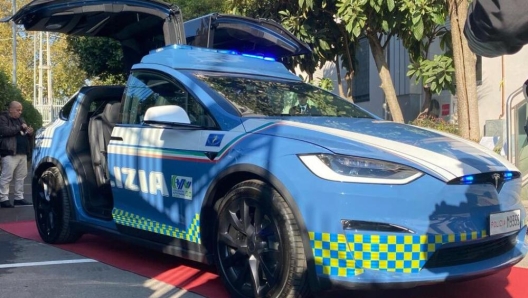 Tesla Model X della Molizia Stradale di Venezia