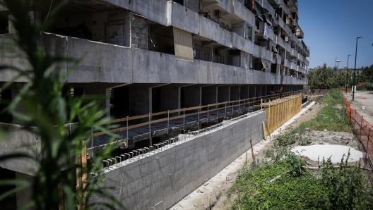 Vela celeste di Scampia secondigliano il giorno dopo il crollo del solaio - Vela celeste di Scampia secondigliano il giorno dopo il crollo del solaio - fotografo: sa