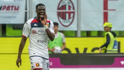 Caleb Ekuban in action for Genoa