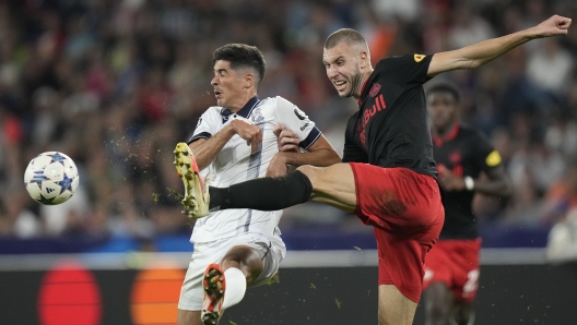 Salzburg's Strahinja Pavlovic, right, clears the ball next to Real Sociedad's Carlos Fernandez during the Champions League group D soccer match between FC Salzburg and Real Sociedad at the Salzburg stadium in Salzburg, Austria, Tuesday, Oct. 3, 2023. (AP Photo/Matthias Schrader)