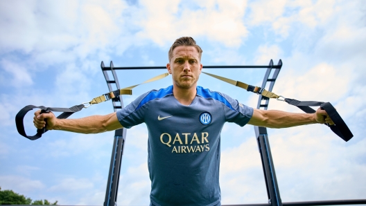 COMO, ITALY - JULY 25: Piotr Zielinski of FC Internazionale in action during the FC Internazionale training session at the club's training ground BPER Training Centre at Appiano Gentile on July 25, 2024 in Como, Italy. (Photo by Mattia Ozbot - Inter/Inter via Getty Images)