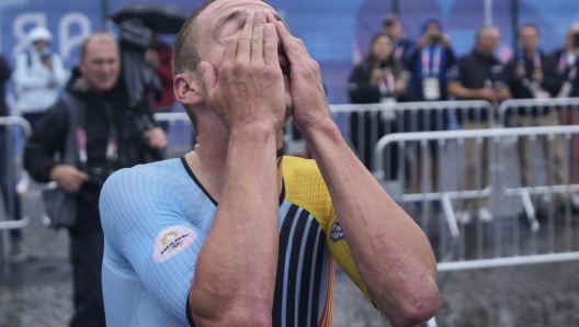 Remco Evenepoel, of Belgium, celebrates winning the men's cycling time trial event, at the 2024 Summer Olympics, Saturday, July 27, 2024, in Paris, France. (AP Photo/Ricardo Mazalan)