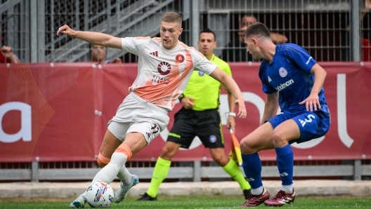 RIETI, ITALY - AUGUST 03: Artem Dovbyk of AS Roma in action during the pre-season friendly match between AS Roma and Olimpiacos at Stadio Manlio Scopigno on August 03, 2024 in Rieti, Italy. (Photo by Fabio Rossi/AS Roma via Getty Images)