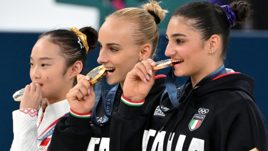 (L-R) Silver medalist Zouh Yaqin of China, gold medalist Alice D' Amato of Italy, and bronze medalst Manila Esposito of Italy pose on the podium for the Women Balance Beam final of the Artistic Gymnastics competitions in the Paris 2024 Olympic Games, at the Bercy Arena in Paris, France, 05 August 2024.       ANSA/ETTORE FERRARI