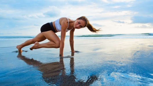 Allenamento running al mare in spiaggia