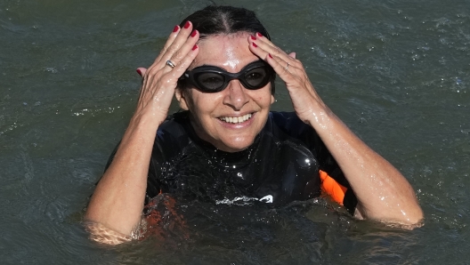 Paris Mayor Anne Hidalgo swims in the Seine river Wednesday, July 17, 2024 in Paris. After months of anticipation, Anne Hidalgo swam in the Seine Rive, fulfilling a promise she made in January nine days before the opening ceremony of the 2024 Olympics. (AP Photo/Michel Euler) 



Associated Press / LaPresse
Only italy and Spain