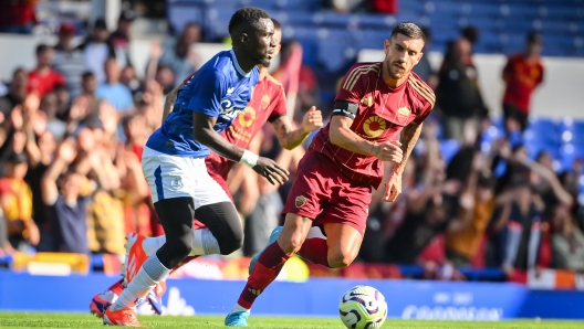 LIVERPOOL, ENGLAND - AUGUST 10: AS Roma player Lorenzo Pellegrini during the pre-season friendly match between Everton and AS Roma at Goodison Park on August 10, 2024 in Liverpool, England. (Photo by Fabio Rossi/AS Roma via Getty Images)