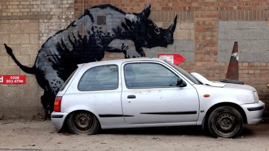 L'opera dello street artist londinese ancora integra