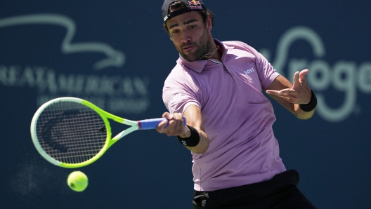 MASON, OHIO - AUGUST 14: Matteo Berrettini of Italy plays a forehand during his match against Holger Rune of Denmark during Day 4 of the Cincinnati Open at the Lindner Family Tennis Center on August 14, 2024 in Mason, Ohio.   Dylan Buell/Getty Images/AFP (Photo by Dylan Buell / GETTY IMAGES NORTH AMERICA / Getty Images via AFP)