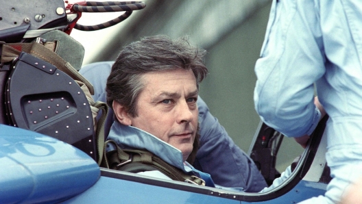 Alain Delon al volante