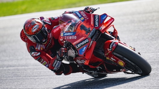 SPIELBERG, AUSTRIA - AUGUST 17: Francesco Bagnaia of Italy and Ducati Lenovo Team rounds the bend during the MotoGP qualifying practice during the MotoGP Of Austria - Qualifying at Red Bull Ring on August 17, 2024 in Spielberg, Austria. (Photo by Mirco Lazzari gp/Getty Images)