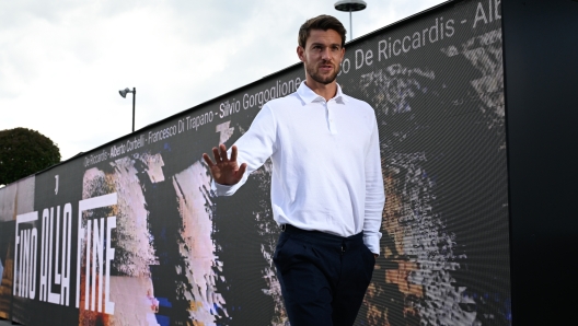 TURIN, ITALY - MAY 25: Daniele Rugani of Juventus greets as he arrives at the stadium prior to the Serie A TIM match between Juventus and AC Monza at Allianz Stadium on May 25, 2024 in Turin, Italy. (Photo by Daniele Badolato - Juventus FC/Juventus FC via Getty Images)