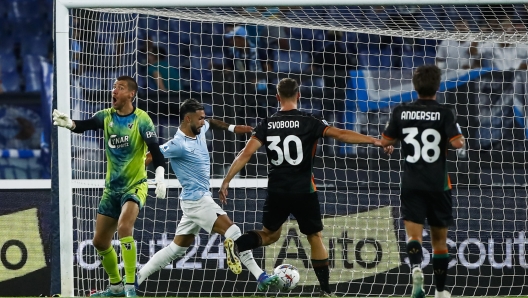 Lazio's Valentin Castellanos (L) scores the 1-1 goal during the Italian Serie A soccer match SS Lazio vs Venezia FC at Olimpico stadium in Rome, Italy, 18 August 2024. ANSA/ANGELO CARCONI