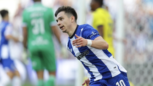 epa11277079 FC Portoâ??s Francisco Conceicao celebrates a goal during the Portuguese First League soccer match between FC Porto and Famalicao, in Porto, Portugal, 13 April 2024.  EPA/MANUEL FERNANDO ARAÃ?JO