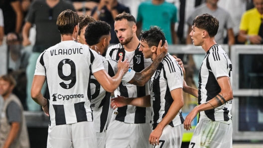 TURIN, ITALY - AUGUST 19: Andrea Cambiaso of Juventus celebrates goal with teammates during the Serie A match between Juventus and Como at Allianz Stadium on August 19, 2024 in Turin, Italy. (Photo by Chris Ricco - Juventus FC/Juventus FC via Getty Images)