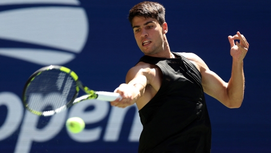 NEW YORK, NEW YORK - AUGUST 23: Carlos Alcaraz of Spain practices ahead of the 2024 US Open at USTA Billie Jean King National Tennis Center on August 23, 2024 in New York City.   Jamie Squire/Getty Images/AFP (Photo by JAMIE SQUIRE / GETTY IMAGES NORTH AMERICA / Getty Images via AFP)