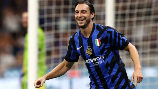 MILAN, ITALY - AUGUST 24: Matteo Darmian of FC Internazionale celebrates scoring his team's first goal during the Serie A match between FC Internazionale and Lecce at Stadio Giuseppe Meazza on August 24, 2024 in Milan, Italy. (Photo by Marco Luzzani/Getty Images)