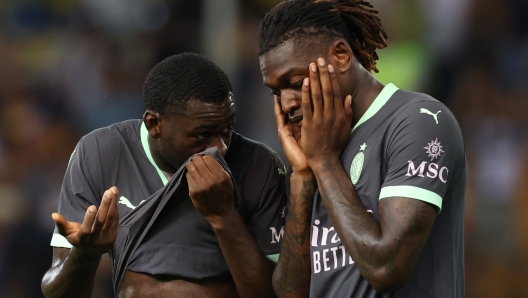 PARMA, ITALY - AUGUST 24: Rfael Leao of AC Milan (R) dejected at the end of the Serie match between Parma and Milan at Stadio Ennio Tardini on August 24, 2024 in Parma, Italy. (Photo by Claudio Villa/AC Milan via Getty Images)