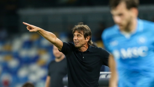 Napoli's Italian head coach Antonio Conte gestures during the Italian Serie A football match SSC Napoli against Bologna FC 1909, at the Diego Armando Maradona Stadium in Naples on August 25, 2024. (Photo by CARLO HERMANN / AFP)