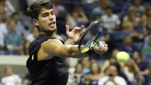 epa11568056 Carlos Alcaraz of Spain in action against Li Tu of Australia (not pictured) during their first round match at the US Open Tennis Championships at the USTA Billie Jean King National Tennis Center in Flushing Meadows, New York, USA, 27 August 2024. The US Open tournament runs from 26 August through 08 September.  EPA/JOHN G. MABANGLO