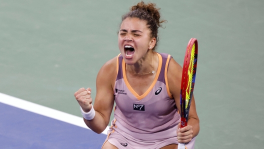 TOPSHOT - Italy's Jasmine Paolini celebrates winning her women's singles first round match against Canada's Bianca Andreescu on day two of the US Open tennis tournament at the USTA Billie Jean King National Tennis Center in New York City, on August 27, 2024. (Photo by Kena Betancur / AFP)