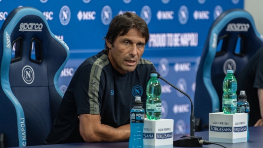 NAPLES, ITALY - AUGUST 23: SSC Napoli Head Coach Antonio Conte attends the press conference, ahead of Sunday's Serie A Match against Bologna, on August 23, 2024 in Naples, Italy. (Photo by SSC NAPOLI/SSC NAPOLI via Getty Images)