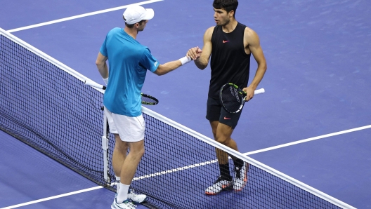 NEW YORK, NEW YORK - AUGUST 29: (L) Botic van De Zandschulp of the Netherlands shakes hands with Carlos Alcaraz of Spain after winning their Men's Singles Second Round match on Day Four of the 2024 US Open at USTA Billie Jean King National Tennis Center on August 29, 2024 in the Flushing neighborhood of the Queens borough of New York City.   Luke Hales/Getty Images/AFP (Photo by Luke Hales / GETTY IMAGES NORTH AMERICA / Getty Images via AFP)