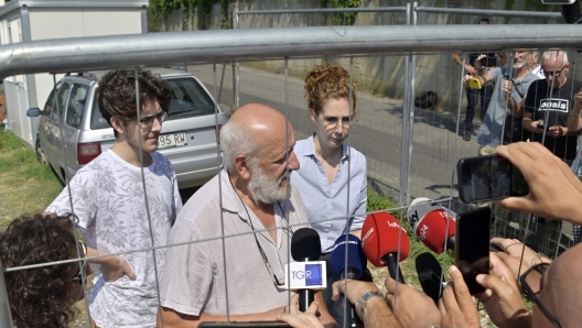 Bottanuco  BG  familiari di Sharon Verzeni   dichiarazione spontanea alla stampa dopo il fermo di Moussa Sangare, cronaca nera 30-08- 2024 Bergamo, Italia  (Foto Tiziano Manzoni/LaPresse ) Bottanuco BG relatives of Sharon Verzeni spontaneous statement to the press after the arrest of Moussa Sangare, crime news 08-30-2024 Bergamo, Italy (Photo Tiziano Manzoni/LaPresse)