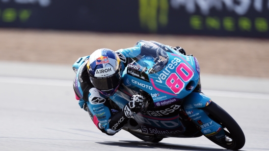 epa11524430 Colombia's David Alonso of CFMOTO Aspar Team in action during the Moto3 Race at the Motorcycling Grand Prix of Great Britain at the Silverstone race track, Britain, 04 August 2024.  EPA/TIM KEETON