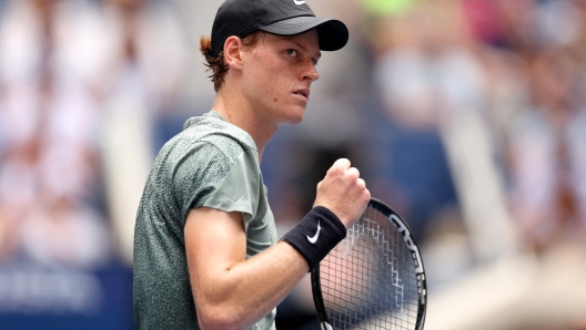 NEW YORK, NEW YORK - AUGUST 31: Jannik Sinner of Italy reacts against Christopher O'Connell of Australia during their Men's Singles Third Round match on Day Six of the 2024 US Open at USTA Billie Jean King National Tennis Center on August 31, 2024 in the Flushing neighborhood of the Queens borough of New York City.   Mike Stobe/Getty Images/AFP (Photo by Mike Stobe / GETTY IMAGES NORTH AMERICA / Getty Images via AFP)