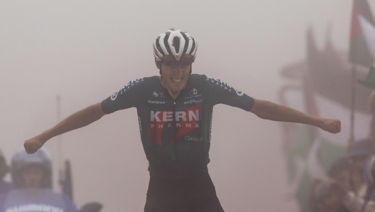 epa11577900 Spanish rider Pablo Castrillo (Kern Pharma) celebrates his victory on the 15th stage of the Vuelta a Espana between Infiesto and Cuitu Negru, Spain, 01 September 2024.  EPA/Javier Lizon