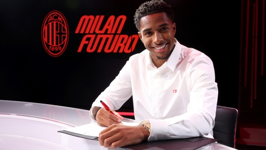 MILAN, ITALY - AUGUST 29: Milan Futuro new signing Silvano Vos signs his contract at Casa Milan on August 29, 2024 in Milan, Italy. (Photo by Sara Cavallini/AC Milan via Getty Images)