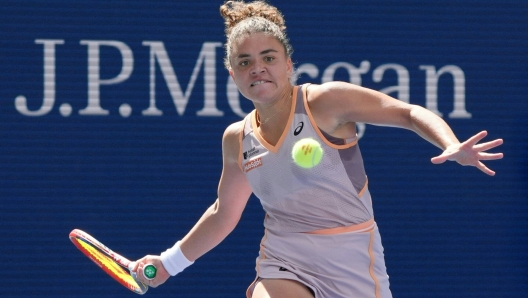 Italy's Jasmine Paolini plays a return to Czech Republic's Karolina Muchova during their women's singles round of 16 match on day eight of the US Open tennis tournament at the USTA Billie Jean King National Tennis Center in New York City, on September 2, 2024. (Photo by TIMOTHY A. CLARY / AFP)