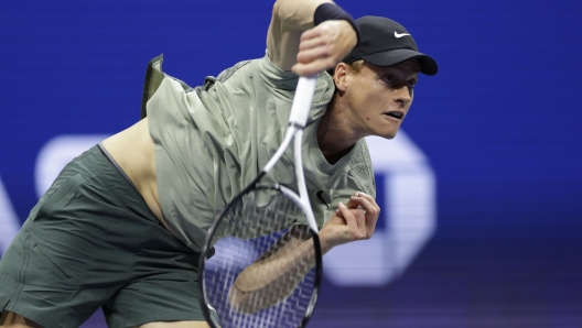 Jannik Sinner, of Italy, returns a shot to Tommy Paul, of the United States, during a fourth round match of the U.S. Open tennis championships, Monday, Sept. 2, 2024, in New York. (AP Photo/Adam Hunger)