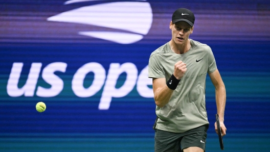 Italy's Jannik Sinner reacts to winning the first set against USA's Tommy Paul during their men's singles round of 16 match on day eight of the US Open tennis tournament at the USTA Billie Jean King National Tennis Center in New York City, on September 2, 2024. (Photo by ANGELA WEISS / AFP)