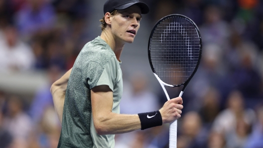 NEW YORK, NEW YORK - SEPTEMBER 04: Jannik Sinner of Italy reacts after winning the third set against Daniil Medvedev of Russia during their Men's Singles Quarterfinal match on Day Ten of the 2024 US Open at USTA Billie Jean King National Tennis Center on September 04, 2024 in the Flushing neighborhood of the Queens borough of New York City.   Al Bello/Getty Images/AFP (Photo by AL BELLO / GETTY IMAGES NORTH AMERICA / Getty Images via AFP)