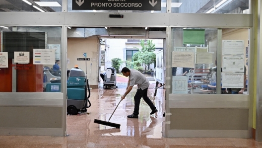 Allagato il pronto soccorso dellospedale Molinette a causa della forte pioggia a Torino, 4 settembre 2024. ANSA/ALESSANDRO DI MARCO