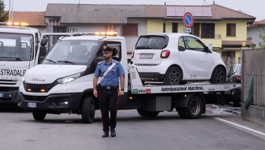 Rimozione della vettura dopo che Andrea Beretta ultras Inter ha ucciso con un coltello Antonio Bellocco che gli ha sparato con una pistola davanti ad una palestra in via Besozzi a Cernusco sul Naviglio, 04 Settembre 2024. ANSA/ANDREA CANALI