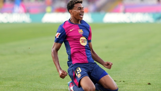 BARCELONA, SPAIN - AUGUST 24: Lamine Yamal of FC Barcelona celebrates scoring his team's first goal during the La Liga match between FC Barcelona and Athletic Club at Camp Nou on August 24, 2024 in Barcelona, Spain. (Photo by Alex Caparros/Getty Images)