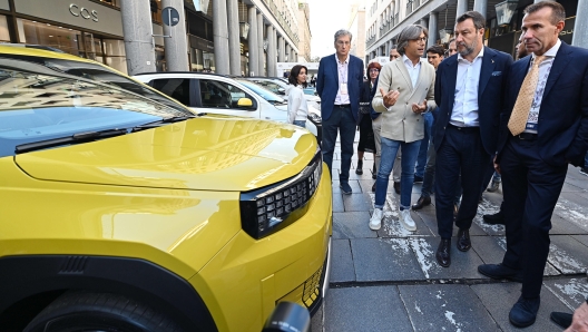 Matteo Salvini ministro dei trasporti e Andrea Levy presidente salone auto torino (C) durante la prima edizione del Salone auto Torino presso le vie del centro di Torino, 13 settembre 2024 ANSA/ALESSANDRO DI MARCO