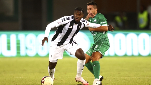 MONOPOLI, ITALY - SEPTEMBER 14: Cristian Battocchio of Monopoli competes for the ball with Luis Hemir Semedo of Juventus Next Gen during the Serie C match beetween Monopoli and Juventus Next Gen at Stadio Comunale Vito Simone Veneziani on September 14, 2024 in Monopoli, Italy. (Photo by Juventus FC/Juventus FC via Getty Images)