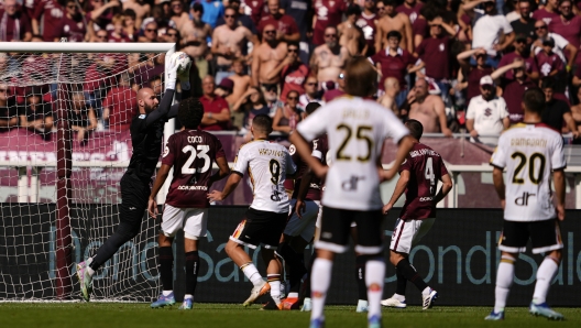 Torino?s goalkeeper Vanja Milinkovic-Savic  during the Serie A soccer match between Torino FC and Lecce at the Stadio Olimpico Grande Torino in Turin, north west Italy - September 15, 2024. Sport - Soccer EXCLUSIVE TORINO FC (Photo by Fabio Ferrari/LaPresse)