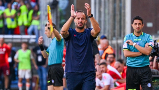 Genoa?s head coach Alberto Gilardino gestures during the Serie A soccer match between Genoa and Roma at the Luigi Ferraris Stadium in Genoa, Italy - Sunday, September 15, 2024. Sport - Soccer . (Photo by Tano Pecoraro/Lapresse)